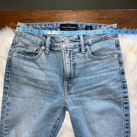 Lucky brand BRIDGETTE SKINNY Distressed/Ripped Denim Jeans Size 0/25. Light wash - Picture 9 of 10